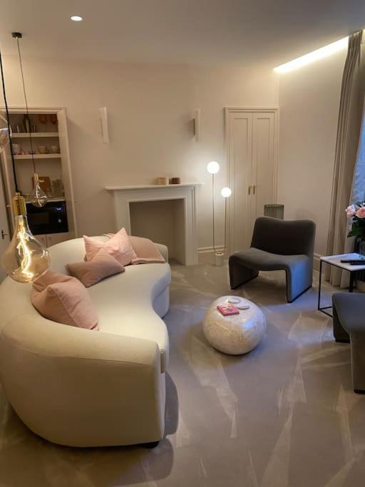 Luxury Georgian Apartment - 5 Minute Walk To Spa Bath Exterior foto